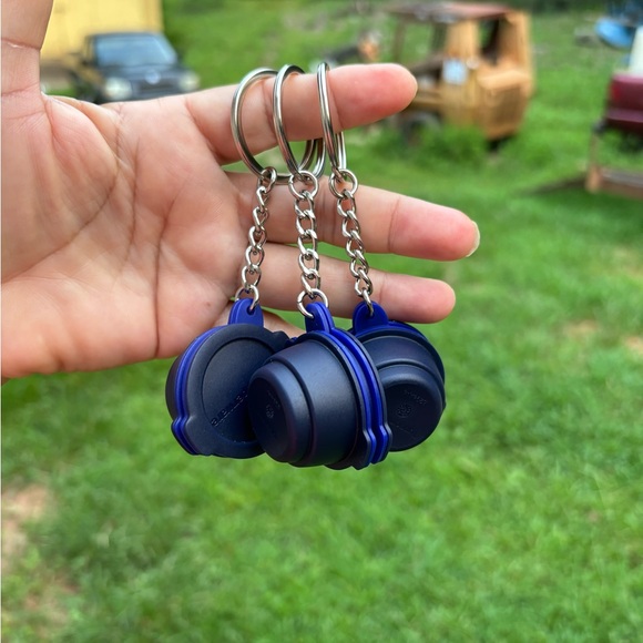 TUPPERWARE KEYCHAINS (3 PIECES SET) - Picture 6 of 16